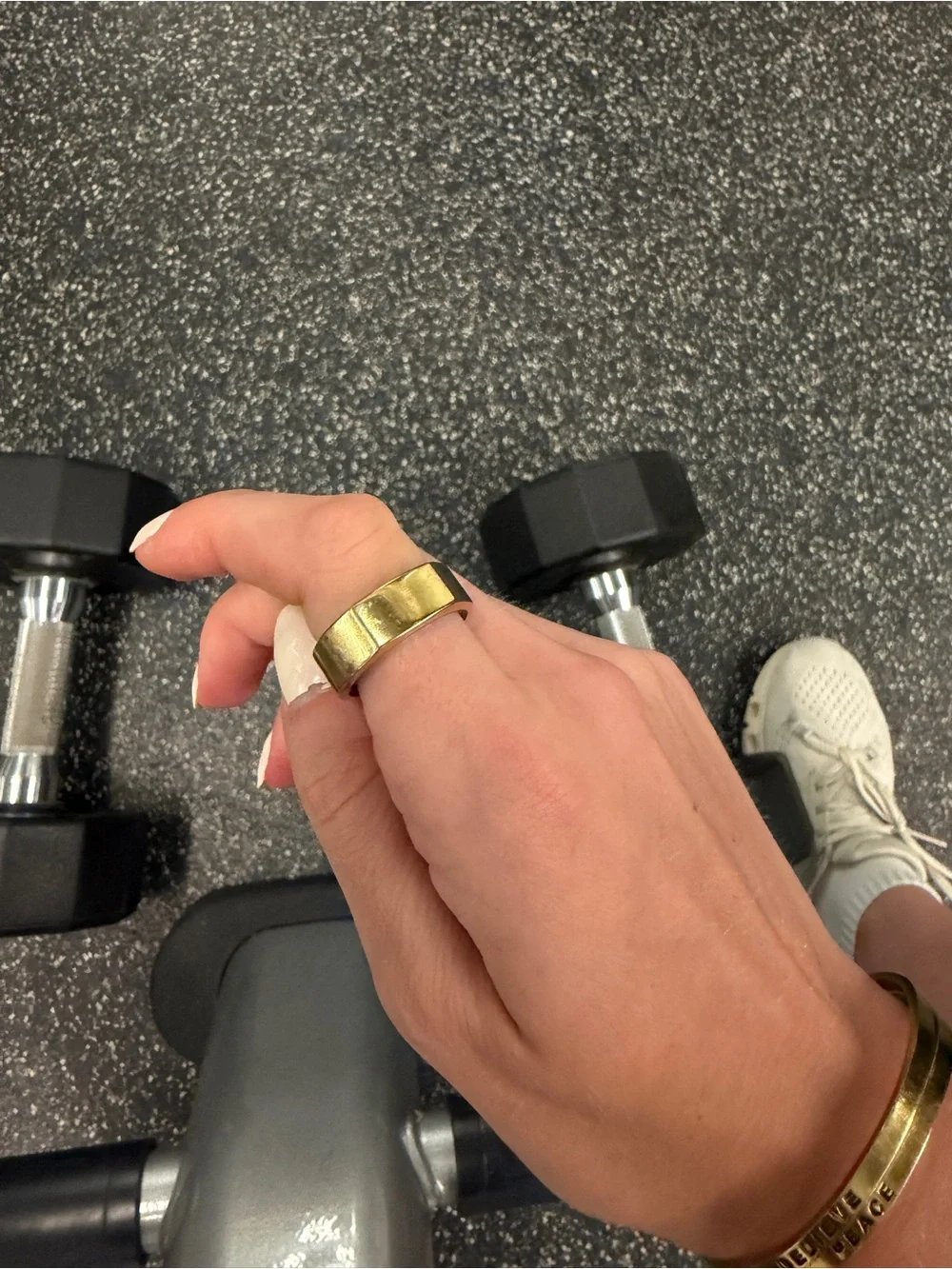 2026-bought Gold Size 8 Oura Ring Gen 3 with charger. Works perfect.